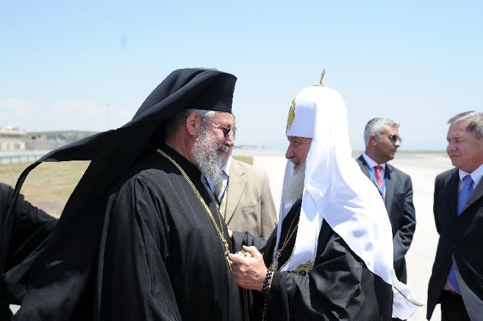 Incontro all'aeroporto tra l'Arcivescovo di Cipro e il Patriarca Kirill