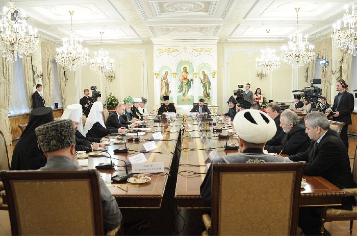 Mosca - Putin incontra i leader religiosi