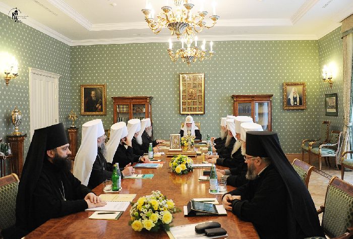 Gelendzhik - Il Patriarca Kirill presiede la riunione del Santo Sinodo.