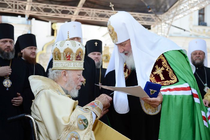 Kiev- Il metropolita Vladimir riceve l'ordine di S. Innokentij, metropolita di Mosca