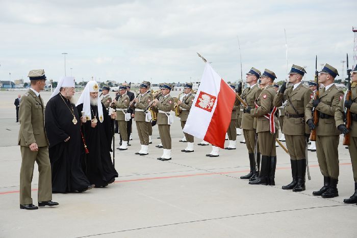 Varsavia - Cerimonia all'aeroporto della capitale per l'arrivo del Patriarca Kirill