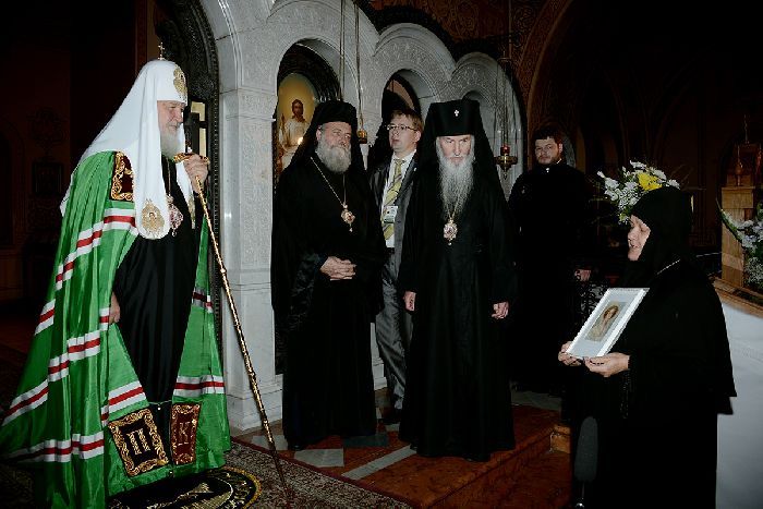 Gerusalemme - Il Patriarca Kirill riceve il ritratto dell'imperatrice Maria Aleksandrovna