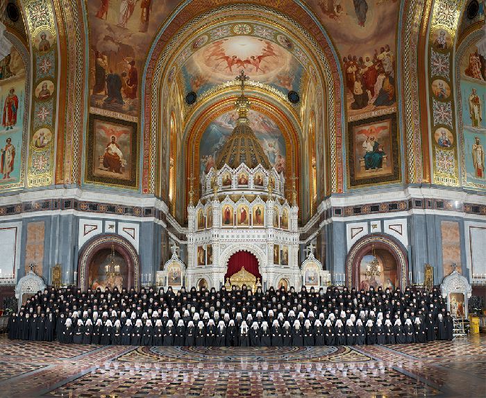 Mosca - Cattedrale di Cristo Salvatore. I partecipanti al Concilio dei Vescovi insieme al Patriarca di Mosca e di tutta la Rus’ Kirill