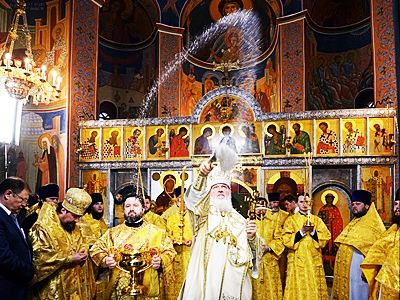 Mosca - Sua Santità il Patriarca Kirill benedice il tempio di san Pietro