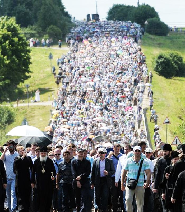 Khotkovo - Sergiev Posad. Solenne processione sulle orme di san Sergio di Radonež.