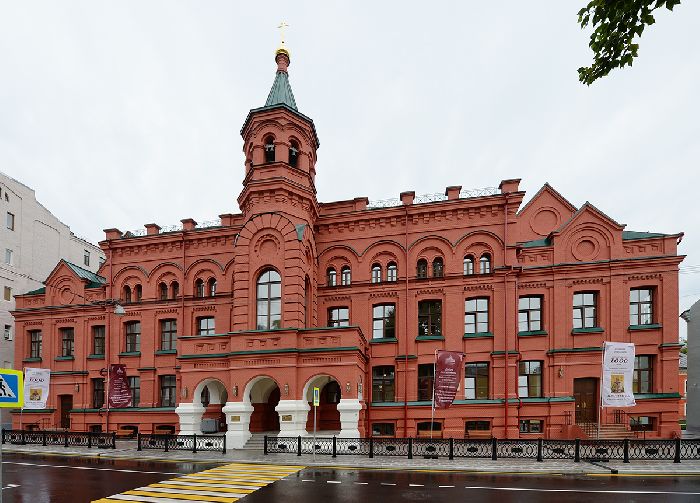 La storica Casa diocesana di Mosca