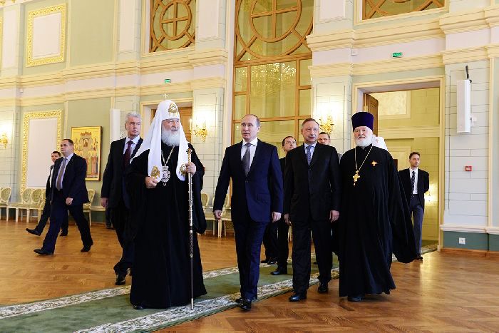 Mosca - Vladimir Putin visita la Casa diocesana insieme al Patriarca Kirill