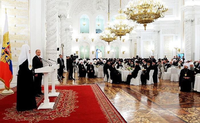 Mosca - Il Patriarca Kirill e il Presidente Putin nella Sala San Giorgio del Cremlino 