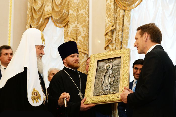 Mosca - Il Patriarca Kirill dona l'icona di san Sergio di Radonež