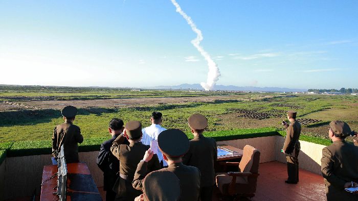 Il leader della Corea del Nord durante il lancio di un missile. © Foto: Kcna. Da: it.sputniknews.com
