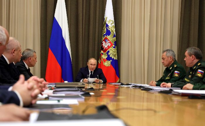 Sochi - Incontro con la leadership del Ministero della Difesa e i capi dell'industria della difesa.