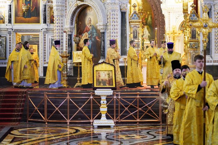 Mosca - Servizio patriarcale nella 18ª domenica dopo la Pentecoste nella Cattedrale di Cristo Salvatore. Glorificazione dell'archimandrita Gennadij (Parfentiev) dinanzi ai santi.