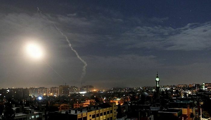 Missili di Israele in Siria. © Foto: Twitter / @4PawShop. Da: it.sputniknews.com.