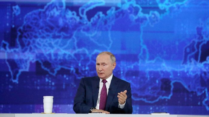 Il presidente russo Vladimir Putin durante la Linea diretta. © Pool. Da: it.sputniknews.com.