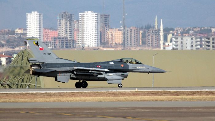 Un aereo F-16 dell'aeronautica militare turca. © AP Photo / Str. Da: it.sputniknews.com.