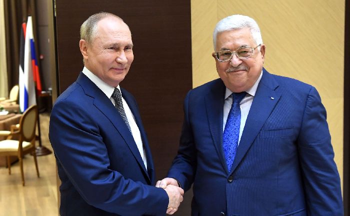  Sochi – Vladimir Putin con il presidente della Palestina Mahmoud Abbas. Foto di MIA «Russia Segodnya».