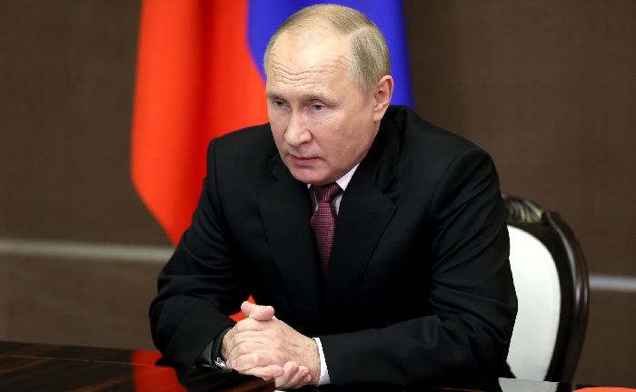 Sochi – Il presidente Vladimir Putin durante l’incontro con i membri permanenti del Consiglio di Sicurezza (in videoconferenza).