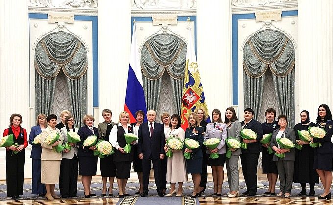Mosca - Cerimonia di consegna delle decorazioni di Stato in occasione della Giornata internazionale della donna. Foto: Mikhail Tereshenko, TASS.