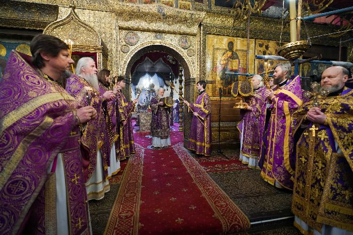 Mosca - Servizio patriarcale nel giorno della memoria di sant'Ermogene nella Cattedrale della Dormizione del Cremlino di Mosca. Foto di Oleg Varov.