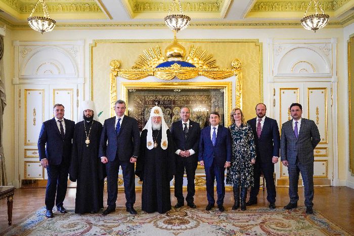Mosca - Incontro di Sua Santità il Patriarca Kirill con l'ambasciatore del Regno del Bahrein in Russia. Foto del sacerdote Igor Palkin.