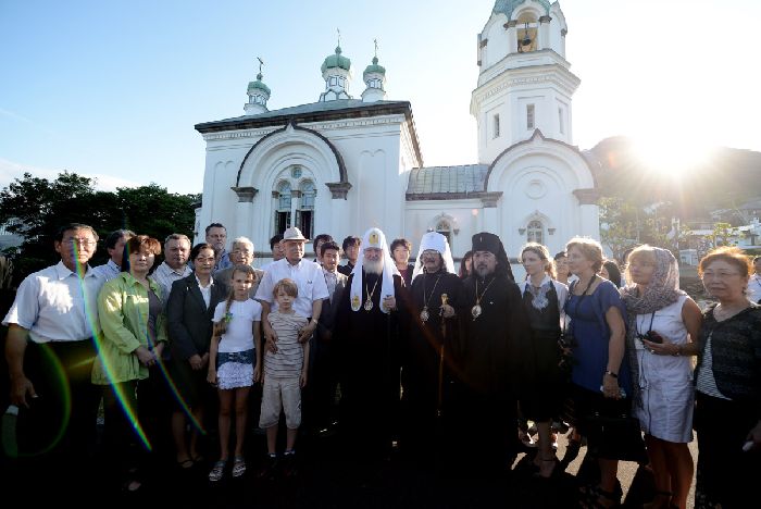 Hakodate - La comunità parrocchiale della Resurrezione di Cristo con il Patriarca Kirill