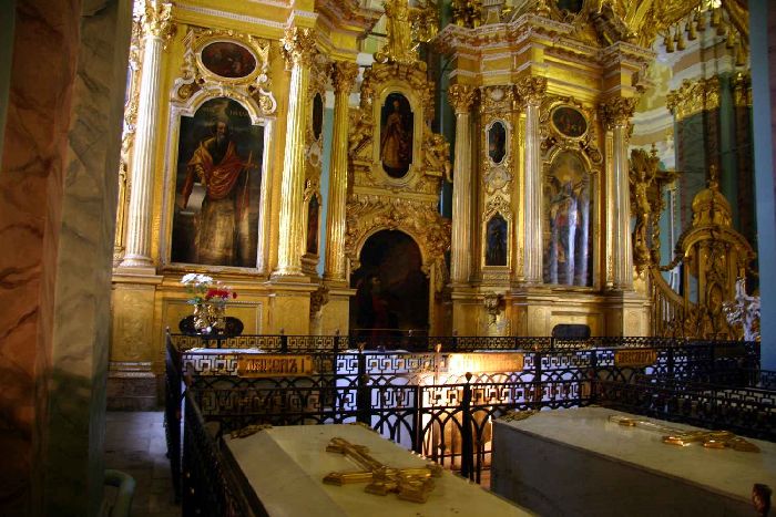  San Pietroburgo - Cattedrale dei Santi Pietro e Paolo. Tombe dei Romanov