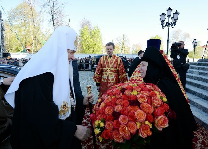 Ekaterinburg - L'igumena Domnika accoglie Sua Santità il Patriarca Kirill 