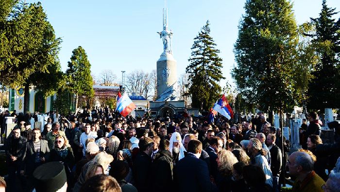 Belgrado - Necropoli russa. Sullo sfondo la Cappella in onore dell'icona della Madre di Dio di Iviron