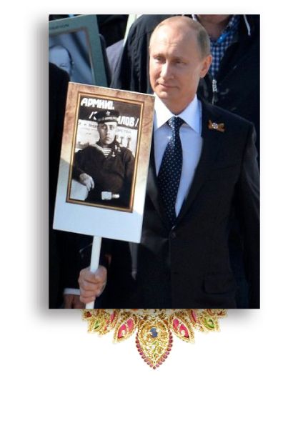 Il presidente Putin alla marcia del «Reggimento immortale» con la foto del padre 