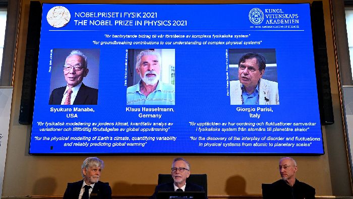 Premio Nobel per la Fisica all’italiano Giorgio Parisi, insieme a Manabe e Hasselmann. © AFP 2021 / Jonathan Nackstrand. Da: it.sputniknews.com.