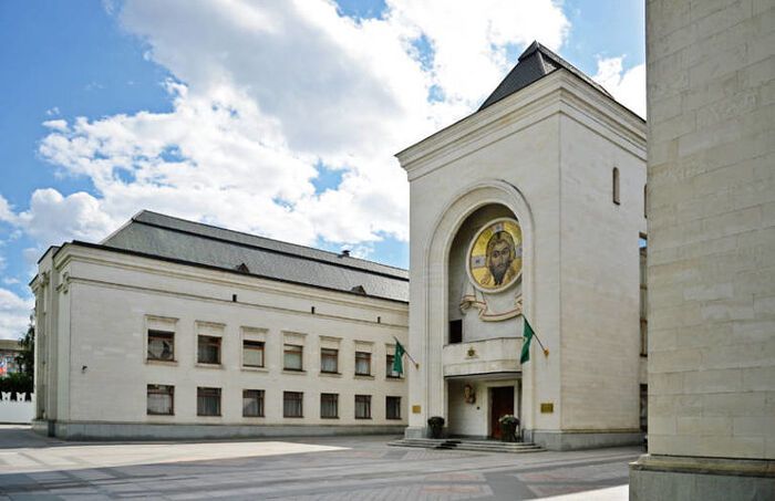 Edificio del Santo Sinodo nel Monastero stavropigiale di San Daniele a Mosca.
