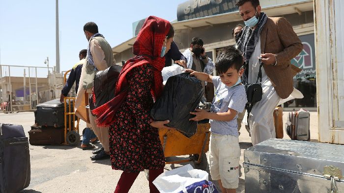 Rifugiati afghani al confine tra Iran e Afghanistan. © Reuters / Majid Asgaripour/Wana. Da: it.sputniknews.com.