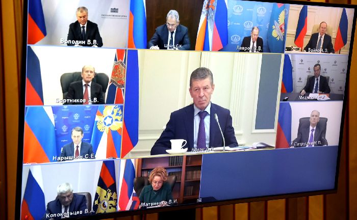 Sochi – I partecipanti all'incontro con i membri permanenti del Consiglio di Sicurezza (in videoconferenza).