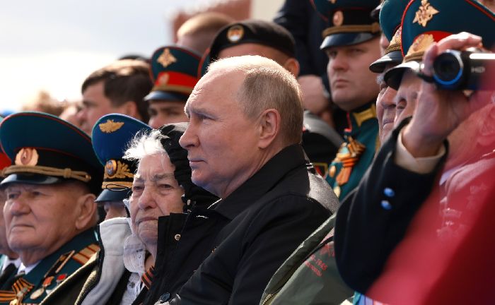 Mosca – Il presidente Vladimir Putin alla parata militare in occasione del 77° anniversario della Vittoria nella Grande Guerra Patriottica.