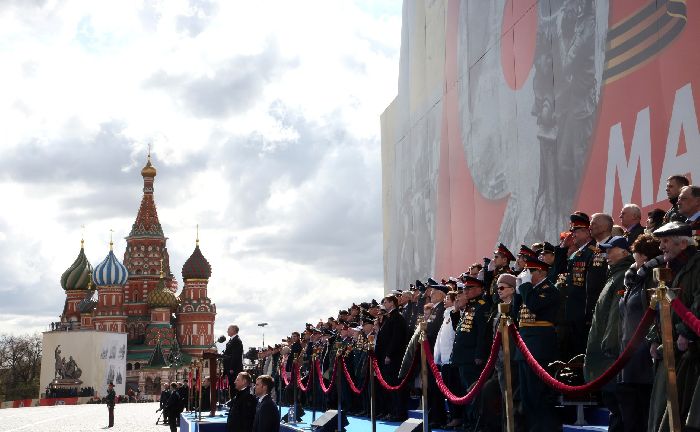 Mosca – Il presidente Vladimir Putin alla parata militare in occasione del 77° anniversario della Vittoria nella Grande Guerra Patriottica.