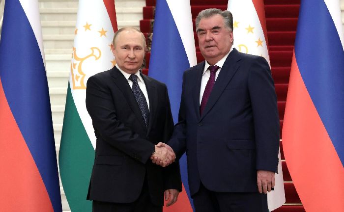 Dushanbe – Vladimir Putin con il presidente del Tagikistan Emomali Rahmon. Foto: TASS.