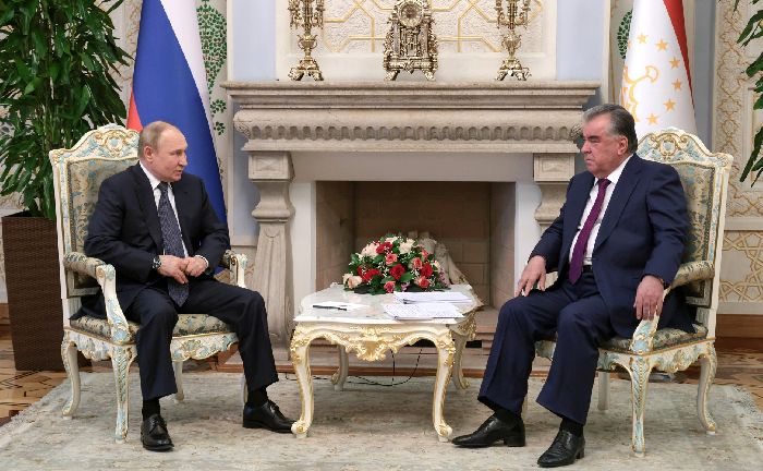 Dushanbe – Vladimir Putin con il presidente del Tagikistan Emomali Rahmon. Foto: TASS.