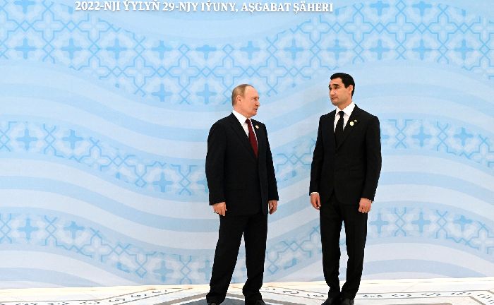 Fotografia congiunta dei Capi di Stato che partecipano al sesto vertice del Caspio. Con il presidente del Turkmenistan Serdar Berdimuhamedov. Foto di RIA Novosti.