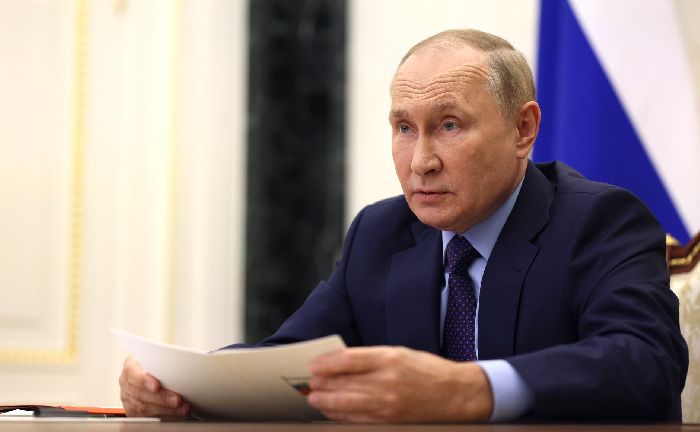  Mosca - Il presidente Vladimir Putin durante l'incontro con i membri permanenti del Consiglio di Sicurezza ( in videoconferenza). 