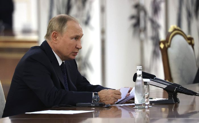 Samarcanda – Vladimir Putin durante l’incontro con il presidente cinese Xi Jinping. Foto: TASS.