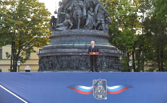  Velikij Novgorod - Il presidente Vladimir Putin al concerto di gala dedicato al 1160° anniversario della statualità russa. Foto: RIA Novosti.