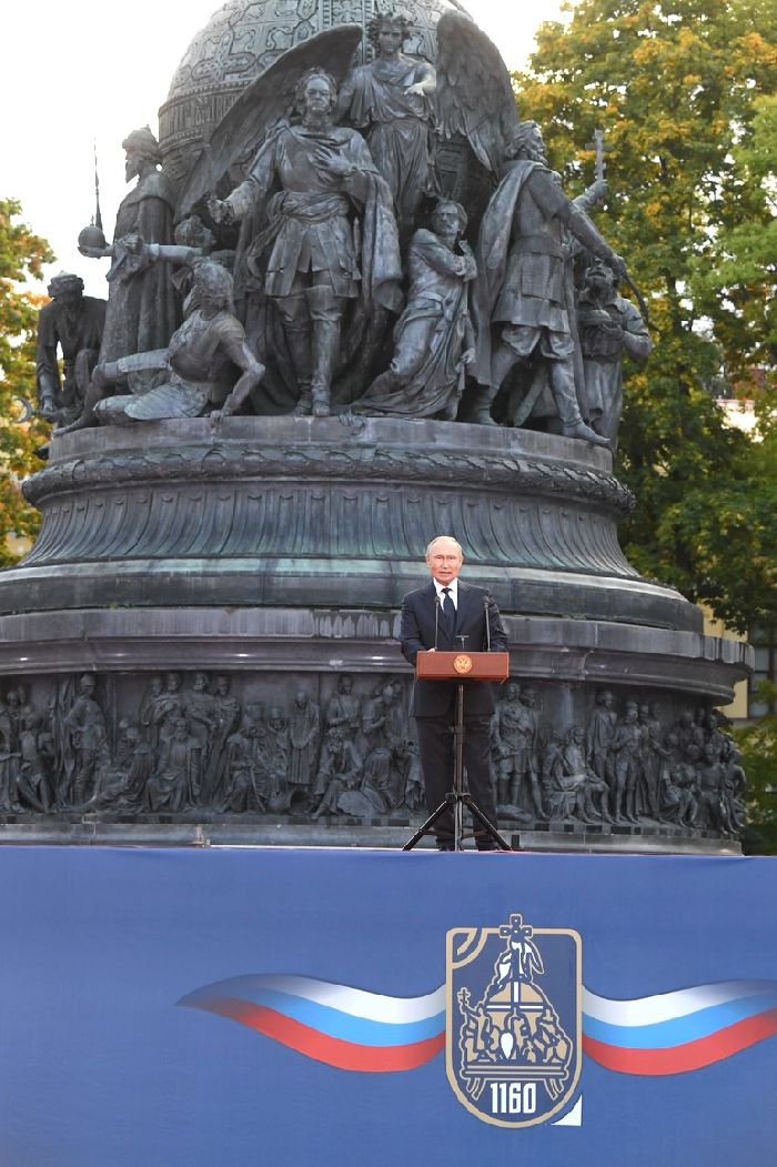 Velikij Novgorod - Il presidente Vladimir Putin al concerto di gala dedicato al 1160° anniversario della statualità russa. Foto: RIA Novosti.