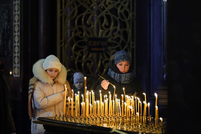 Mosca - Servizio patriarcale alla vigilia di Natale nella Cattedrale di Cristo Salvatore. Foto di Sergej Vlasov.