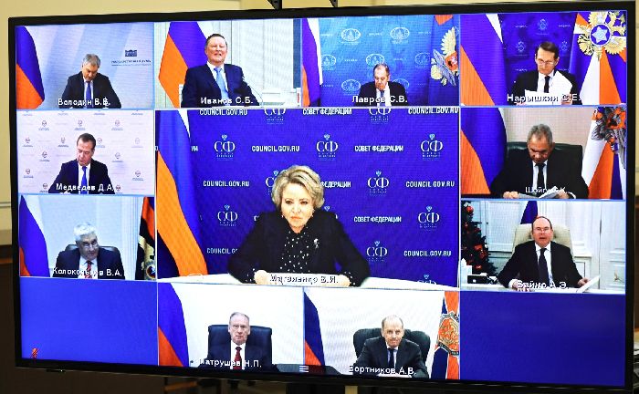Novo Ogaryovo – I partecipanti alla riunione con i membri permanenti del Consiglio di Sicurezza (tramite videoconferenza).