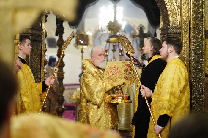 Mosca - Servizio patriarcale nella 32ª domenica dopo la Pentecoste nella Cattedrale della Dormizione del Cremlino di Mosca. Foto di Sergej Vlasov.