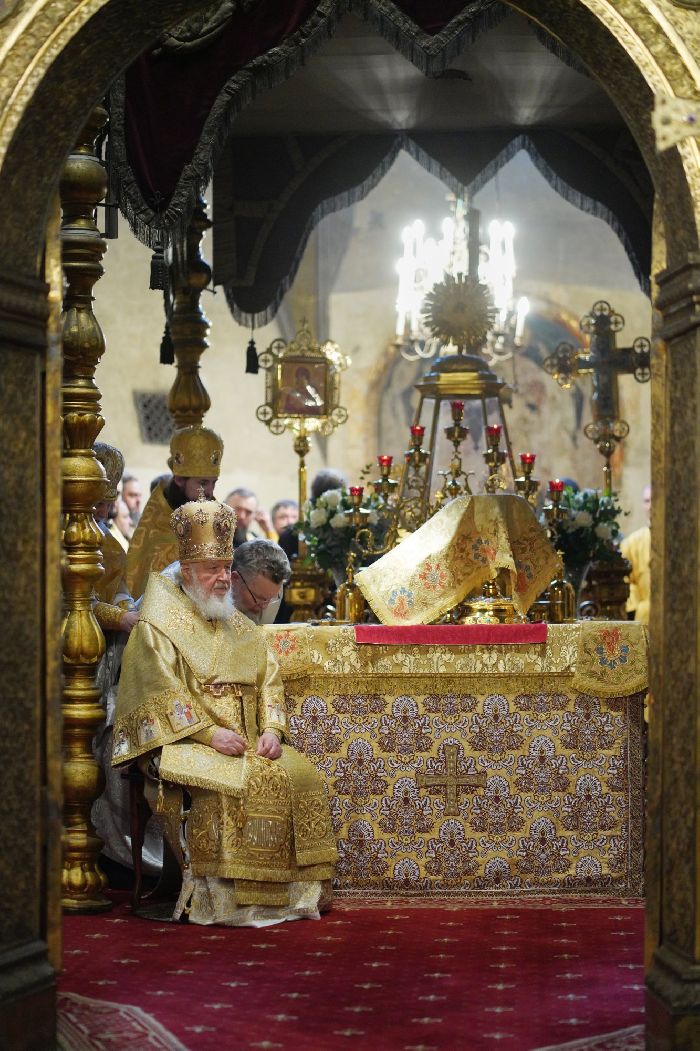 Mosca - Servizio patriarcale nella 32ª domenica dopo la Pentecoste nella Cattedrale della Dormizione del Cremlino di Mosca. Foto di Sergej Vlasov.