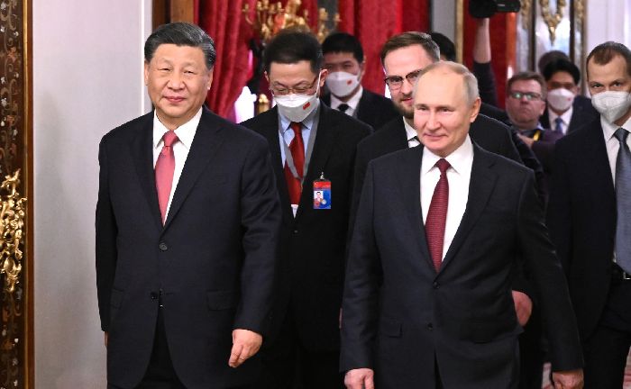  Mosca – Vladimir Putin con il presidente della Repubblica popolare cinese Xi Jinping prima dell'inizio dei colloqui russo-cinesi in formato ristretto. Foto: Grigorij Sisoev, RIA Novosti.