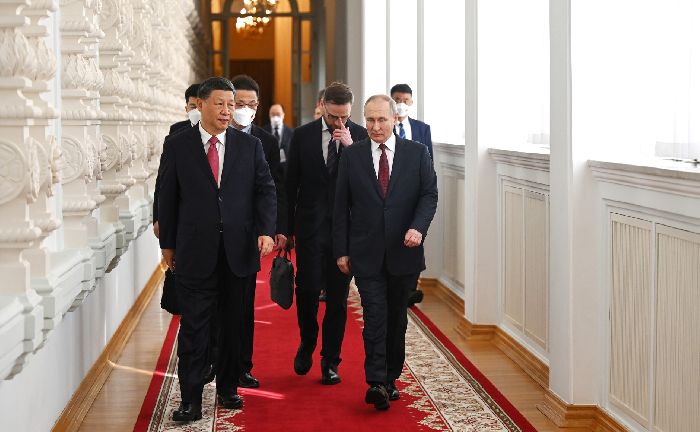  Mosca – Con il presidente della Repubblica popolare cinese Xi Jinping prima dell'inizio dei colloqui russo-cinesi in formato ristretto. Foto: Grigorij Sisoev, RIA Novosti.