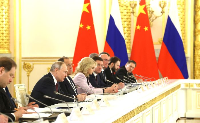 Mosca – Il presidente Vladimir Putin durante i colloqui russo-cinesi in formato allargato. Foto: Sergej Karpukhin, TASS.