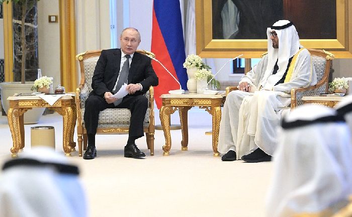 Abu Dhabi – Il Capo di Stato russo Vladimir Putin con il Presidente degli Emirati Arabi Uniti Mohammed bin Zayed Al Nahyan. Foto: Aleksej Nikolskij, RIA Novosti.